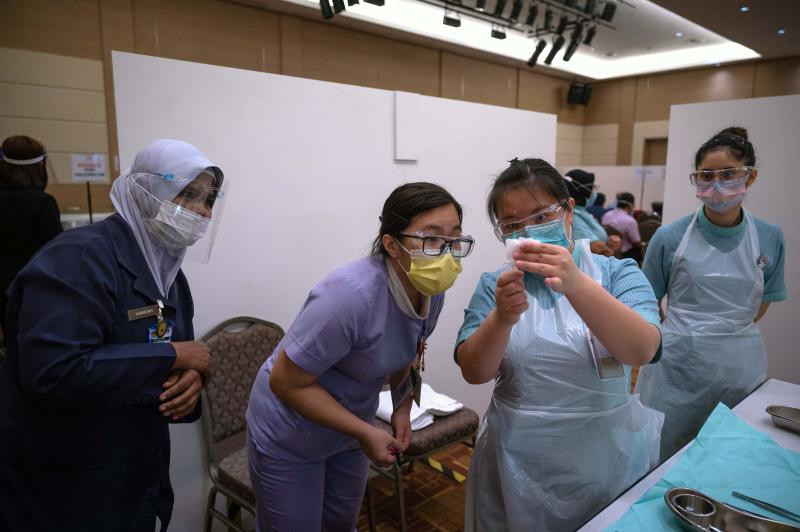 Permaisuri Agong thanks women on the front lines of Covid-19 battle