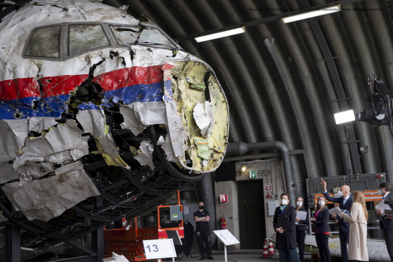 Australia sanctions three over MH17 downing