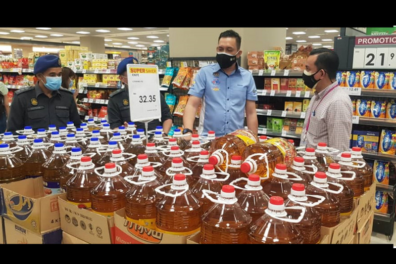 Penangites told to stop panic buying as still plenty more goods for all