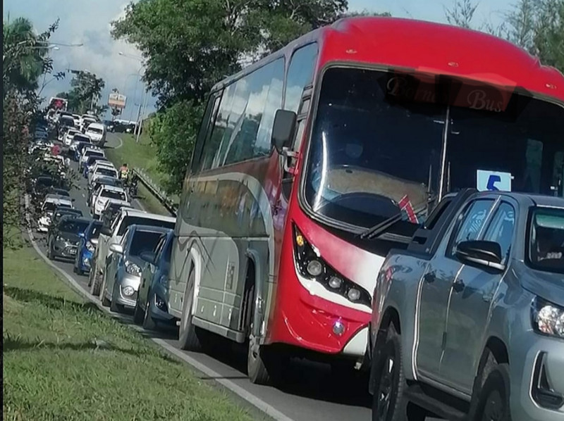 Halt to boat services keep S’wak Gawai rush down, but only on water