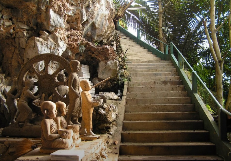 Sakyamuni Cave Monastery awaits court decision on eviction
