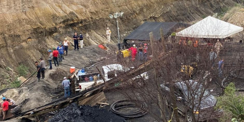Mexico mine collapse leaves seven workers trapped