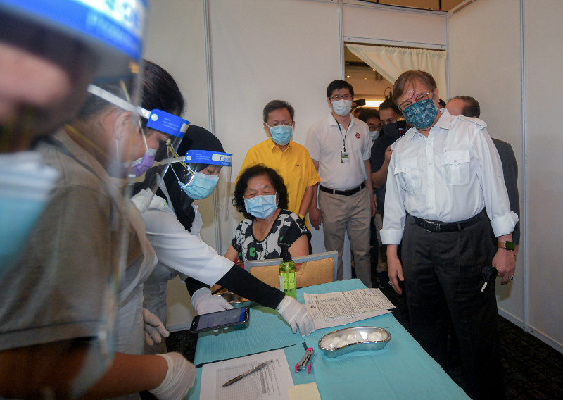 380,000 Covid-19 vaccine doses for S’wak by June 9: Abang Jo