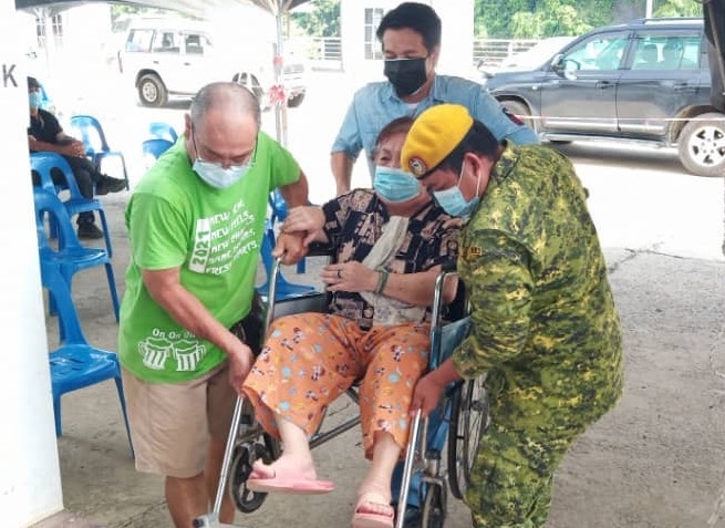 Another 2 dozen Penan infected as Covid-19 spreads to S’wak interior