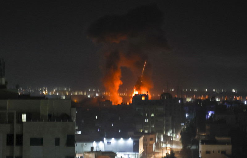 Israeli military begins its ground offensive in Gaza City as thousands of Palestinians flee