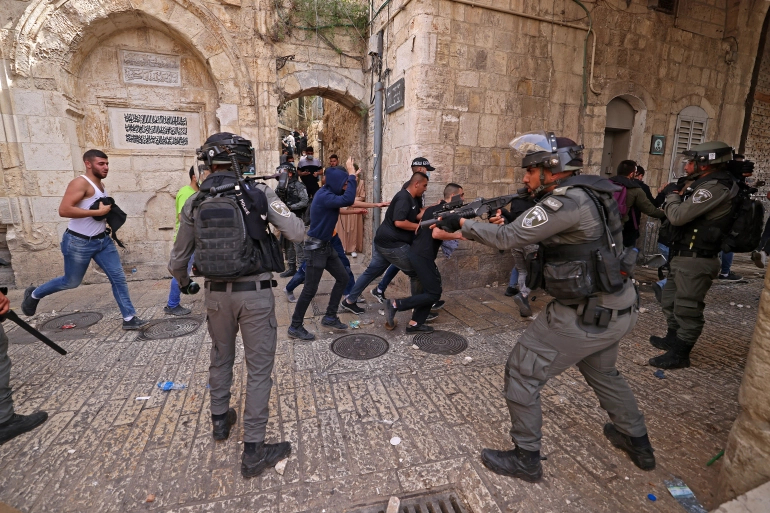 Israel arrests 10 Palestinians after Al-Aqsa clash