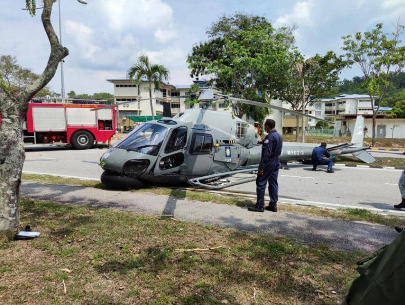 [UPDATED] Chopper attempts emergency landing, crashes in TLDM base
