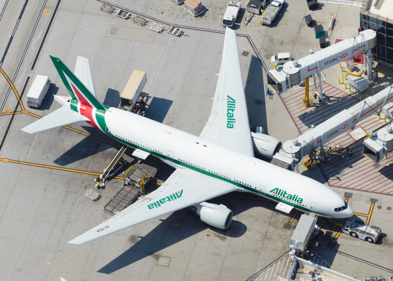 New Alitalia to stay grounded until October