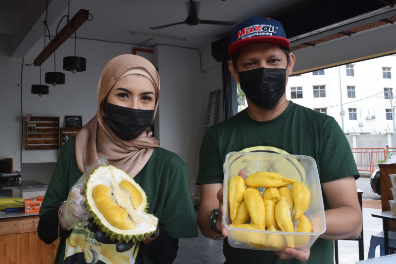 RM15,000 a day: trader makes killing selling durians online