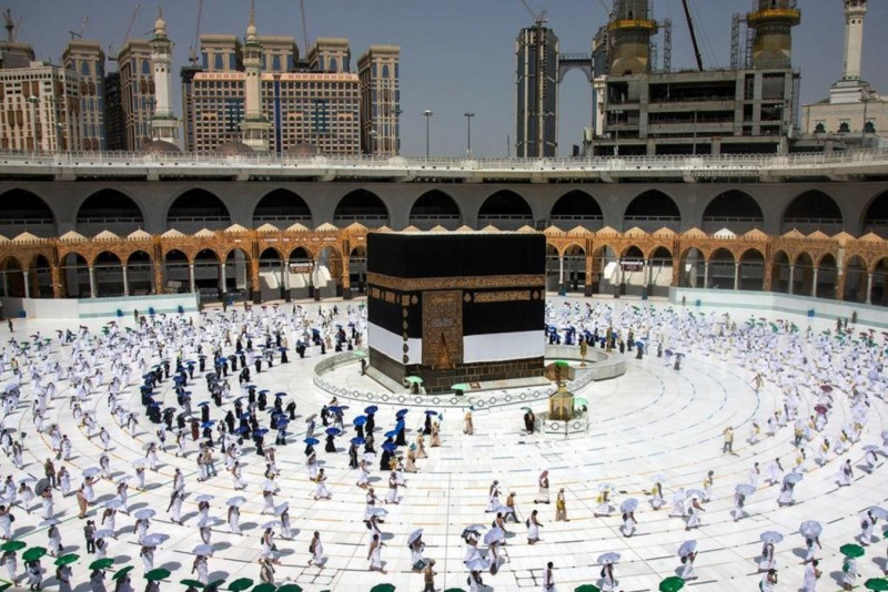 [UPDATED] Temporary ban on umrah amid 9 new Covid-19 clusters: Khairy 