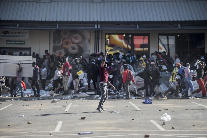S. Africa Covid-19 inoculations face delay after pharmacy lootings