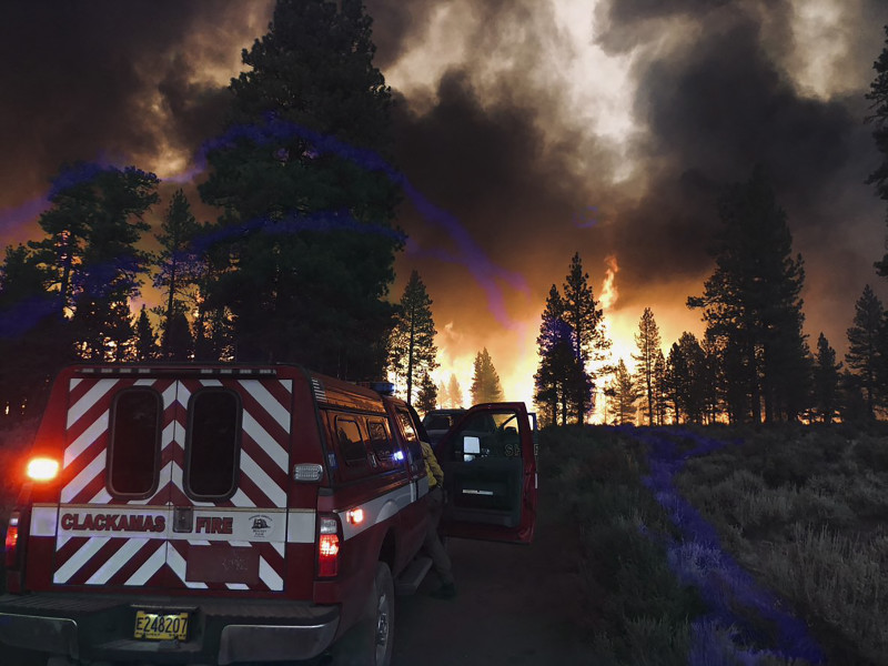 Bootleg Fire in western US forces evacuations as lightning forecast