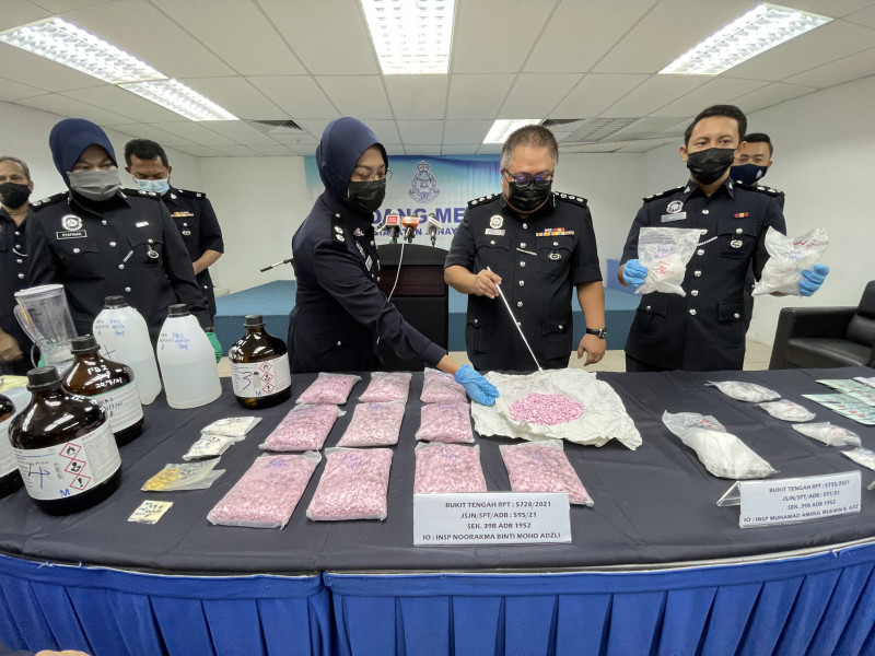 DIY drug syndicate busted in Penang, 6 nabbed