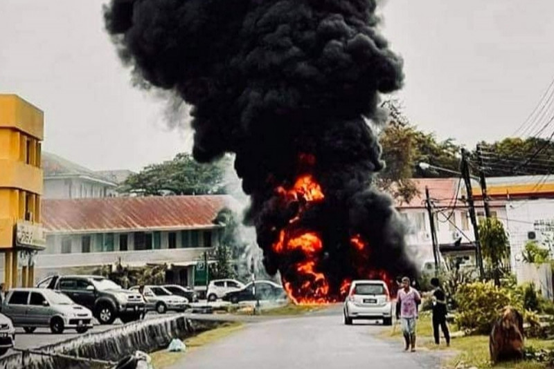 [UPDATE] Flames raze Sibu petrol station 