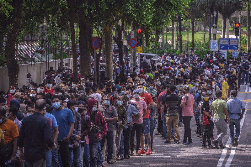 Don’t just record video, inform police of vaccination centre overcrowding: Bukit Aman