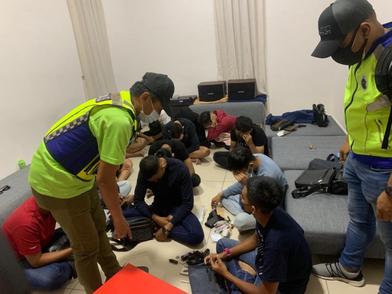 [UPDATED] Cops break up wild parties in Penang and Perak, arrest 37 people