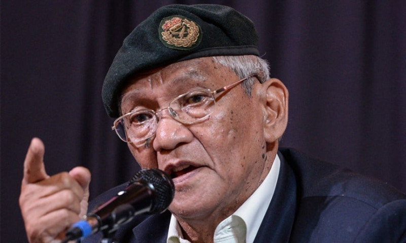 Patriot slams vets for campaigning in army berets with Najib