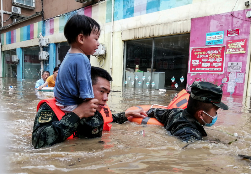 21 dead as torrential rainfall batters central China