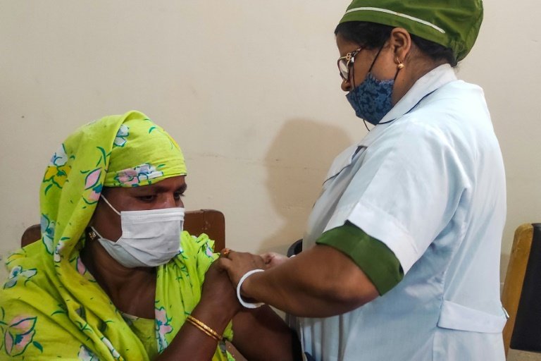 Bangladesh vaccinates hundreds of sex workers at largest brothel