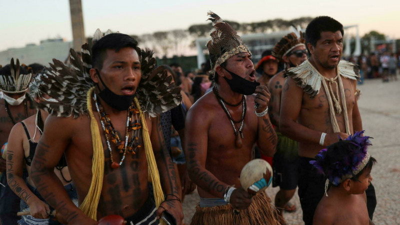 Natives protest in thousands as Brazil high court hears land case