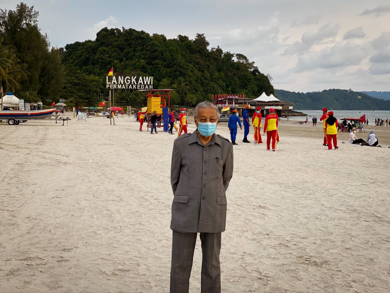 Fear Delta; 2m distancing in Langkawi necessary, urges Dr Mahathir
