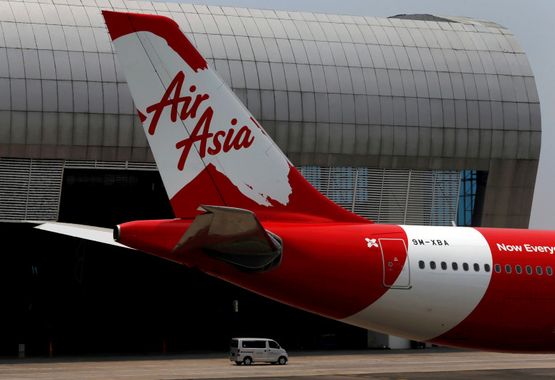 AirAsia tweet blunder causes social media turbulence