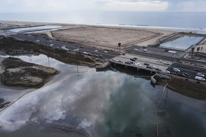 California rushes to contain oil spill as wildlife, beaches hit