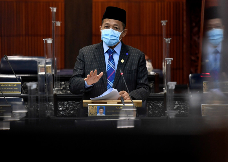 Verbal ‘bar brawl’ in Parliament as MPs argue KL’s alcohol restriction