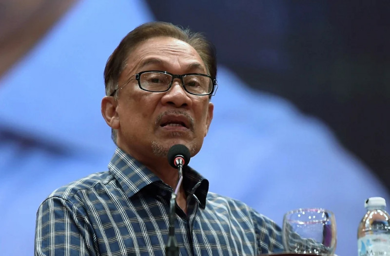 ‘Next time, appoint a qualified governor’: Anwar on ‘idiocy’ of Melaka polls
