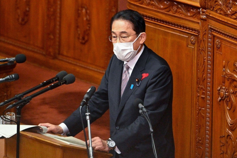 Japan plans more stimulus to tackle inflation, low yen