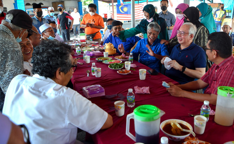 [UPDATED] Health Ministry spares ex-PMs Muhyiddin, Najib from fines for Melaka ‘walkabout’