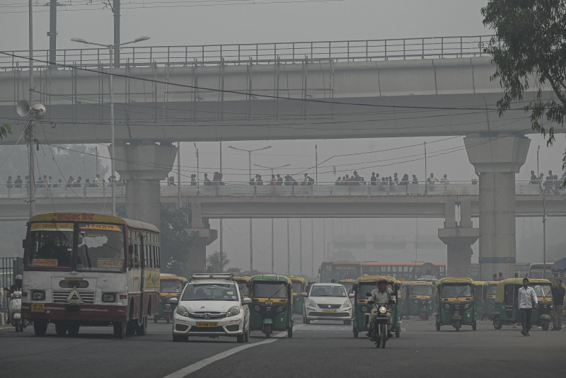 Delhi wakes to post-Deepavali smog