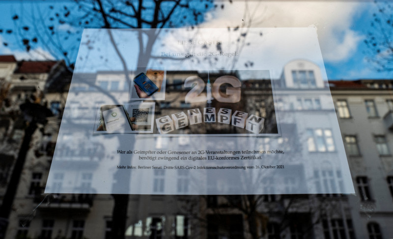 Berlin to exclude unvaccinated from bars, cinemas, hairdressers