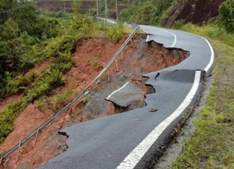 Melipis-Kapit road caves in, severs land links for 30,000 Sarawakians