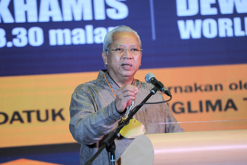 Annuar reminds artistes to get vaxxed so work can resume