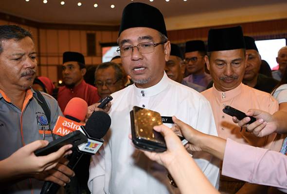 Give Anwar space, chance to lead Malaysia: Adly Zahari
