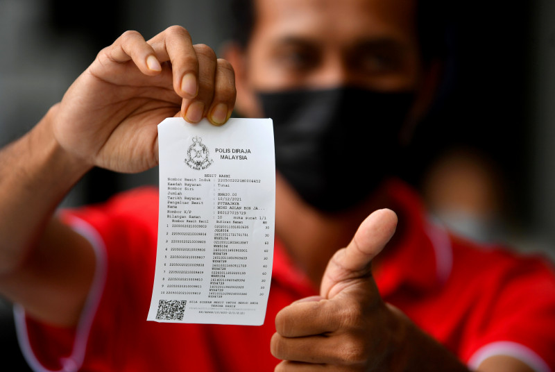 Pay fines or no exit, police tell Singapore drivers