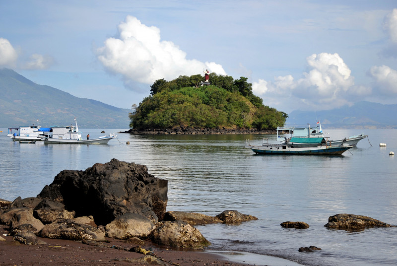 7.3-magnitude quake strikes Indonesia, tsunami possible