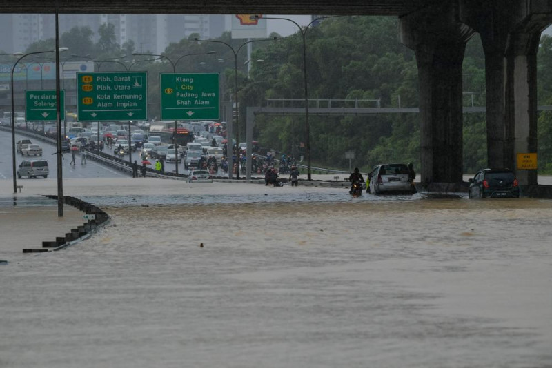 Shah Alam toll plaza, PLUS interchange reopening in stages