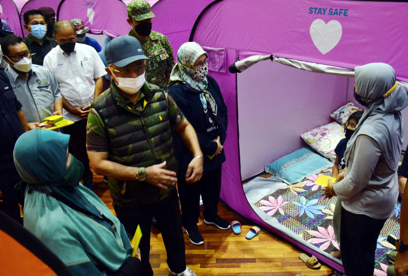 Give Covid-19 tests at flood centres, avoid clusters, decrees Agong