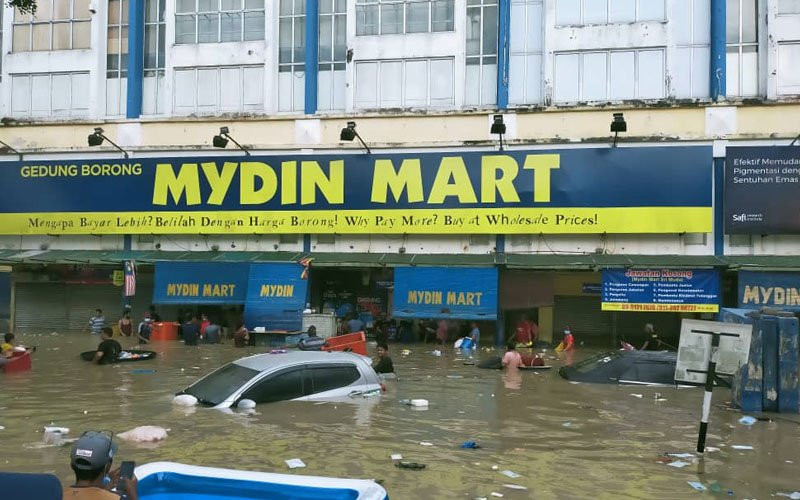 Bangladeshis took food from Mydin for trapped, starving residents: flood victims
