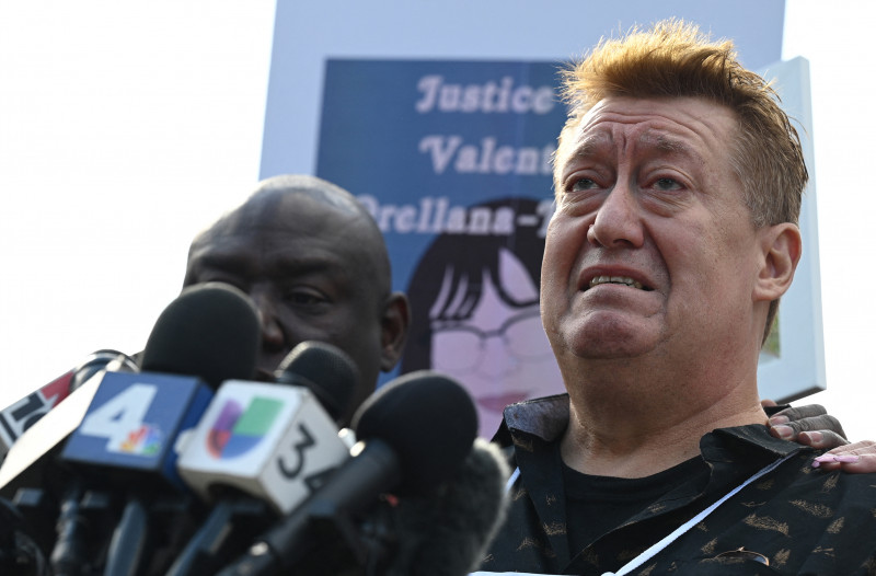 Father of teen shot by US police demands jail for killers
