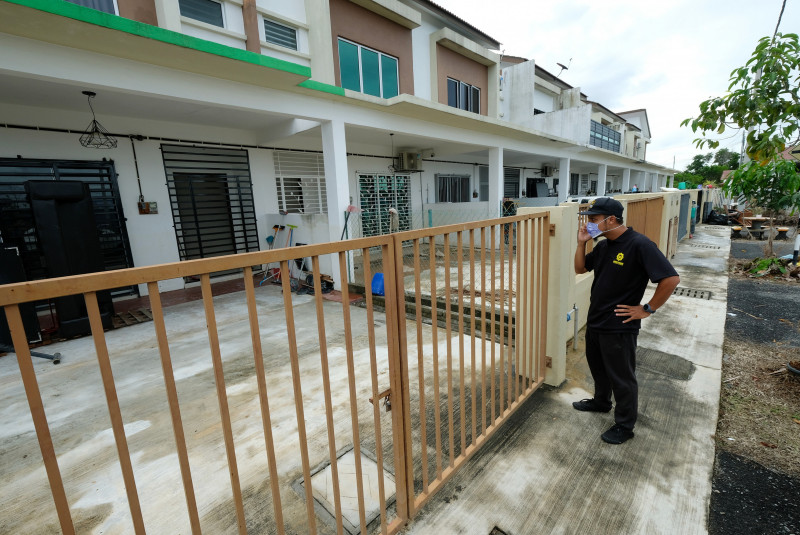 Lecturers, students offer free wiring checks to flood victims