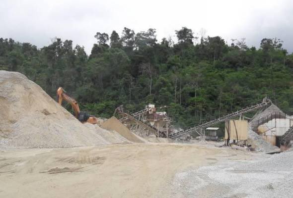 Illegal sand mining persists in Manjung despite several stop-work orders