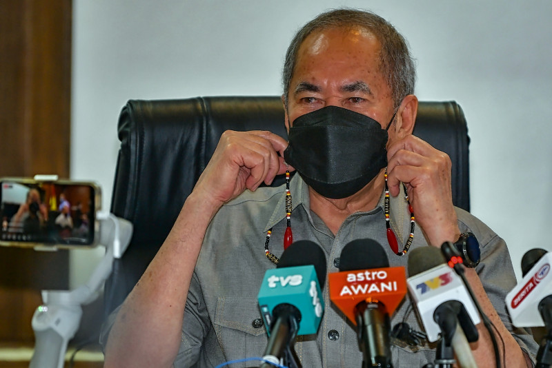 Why is Wan Junaidi defending Azam Baki, asks parliamentary select committee