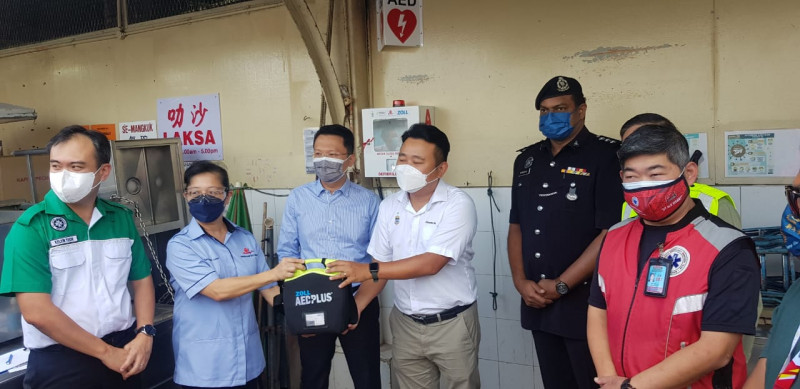 Free laksa for Air Itam hawkers if they save life with defibrillator