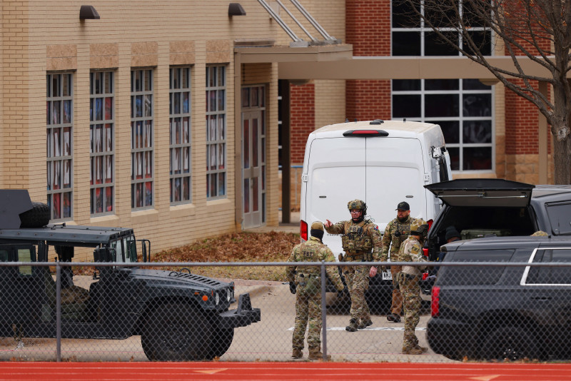 [UPDATED] Hostages freed in Texas synagogue stand-off, suspect dead