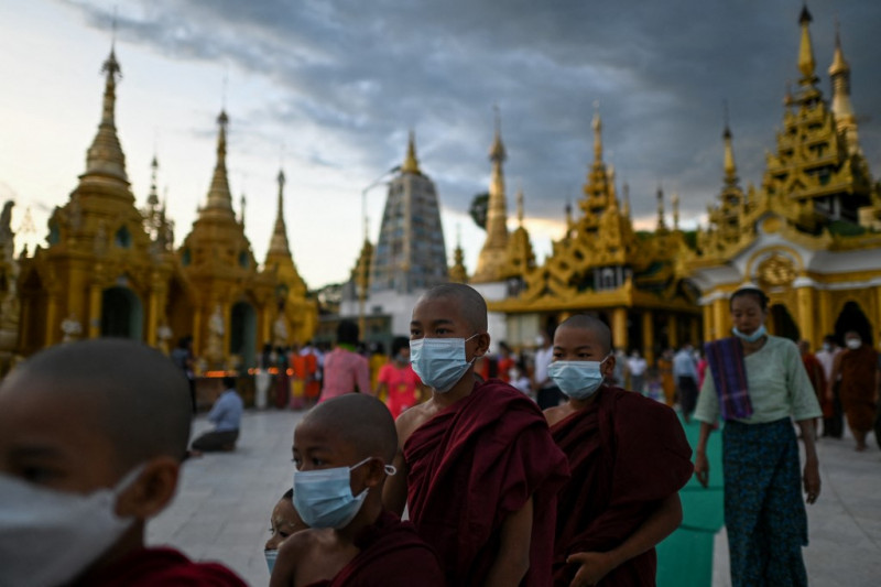 Monks flee temples in eastern Myanmar amid intense fighting