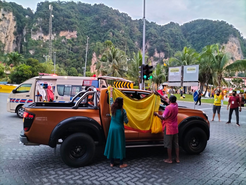 Thaipusam miracle: woman delivers baby girl outside temple