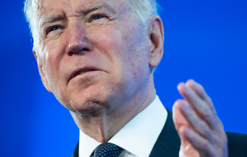Biden announces sanctions that cut Russia off from Western financing